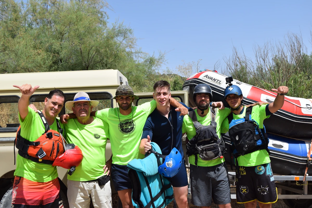 equipo de rafting y aventuras benameji